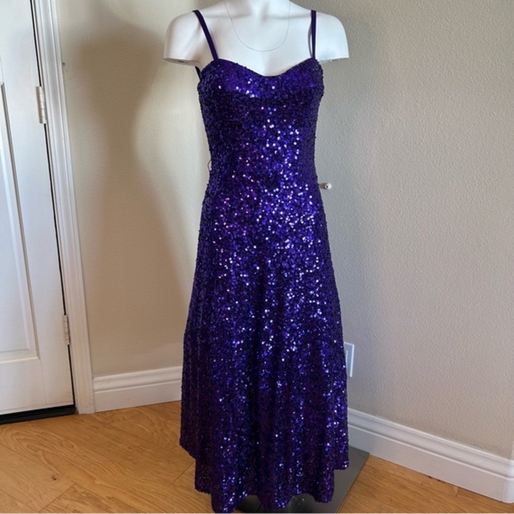Dress the Population NWOT Carlita Sweetheart Purple Sequin Midi Dress X Small